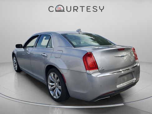 Used 2018 Chrysler 300 Limited w/ Safetytec Plus Group image 2