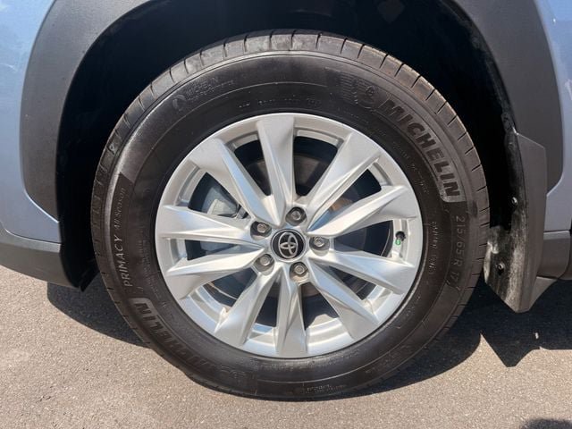 Used 2025 Toyota Corolla Cross LE FWD image 22