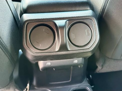 Used 2018 Jeep Wrangler Unlimited Sport S AWD/4WD image 18