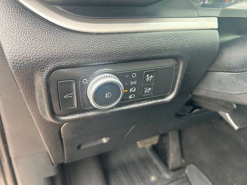 Used 2020 Ford Explorer XLT w/ Equipment Group 202A AWD/4WD image 18