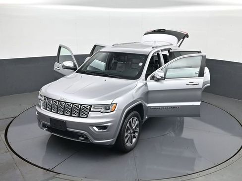 Used 2018 Jeep Grand Cherokee Overland AWD/4WD image 30