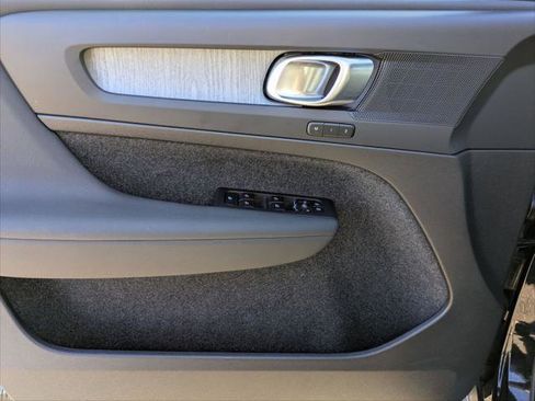 Used 2025 Volvo XC40 B5 Core w/ Protection Package Premier image 10