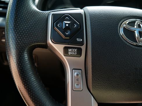 Used 2018 Toyota 4Runner Limited AWD/4WD image 29