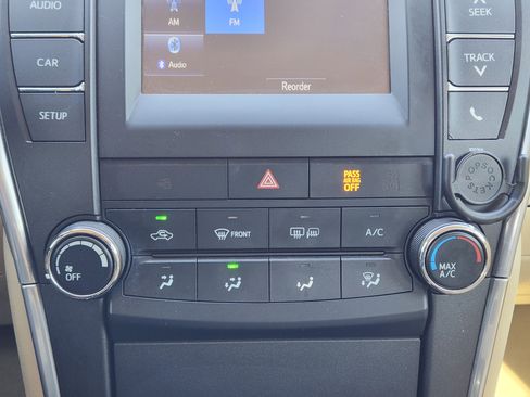 Used 2015 Toyota Camry LE image 19