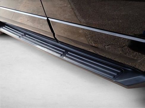 Used 2017 Ford Expedition XLT image 7