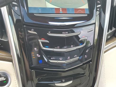Used 2020 Cadillac Escalade Premium Luxury AWD/4WD image 29