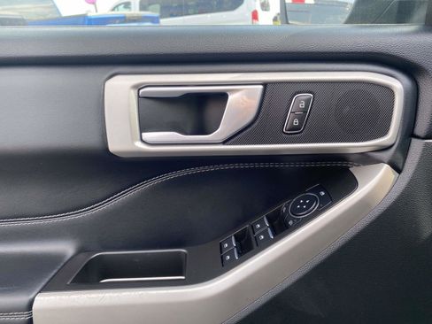Used 2023 Ford Explorer XLT w/ Equipment Group 202A image 18