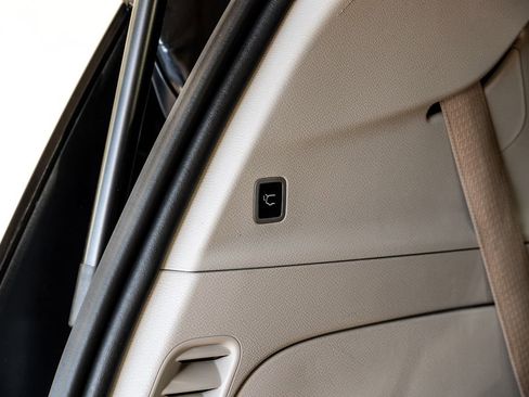 Used 2020 Chrysler Voyager Lxi image 53