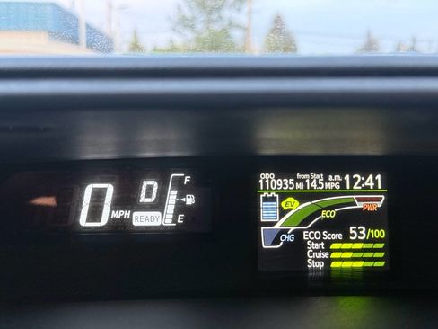 Used 2015 Toyota Prius C Two FWD image 33