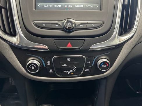 Used 2018 Chevrolet Equinox LS image 3