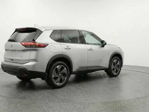 Used 2025 Nissan Rogue SV FWD image 9