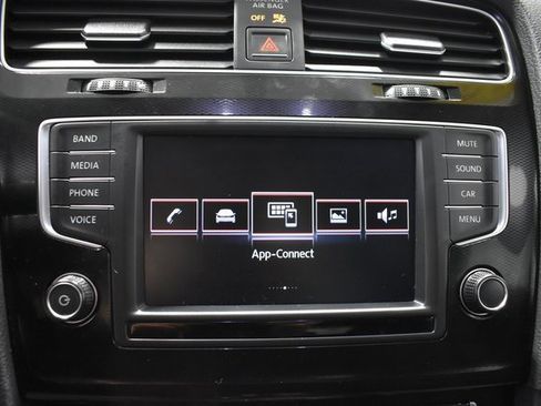 Used 2017 Volkswagen GTI Sport image 18