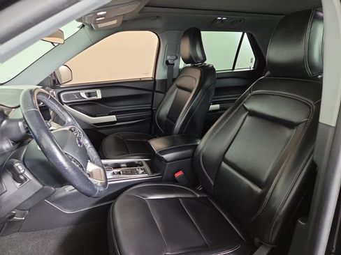 Used 2021 Ford Explorer XLT w/ Equipment Group 202A AWD/4WD image 14