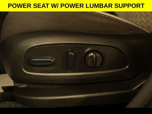 Used 2024 Chevrolet Equinox LS w/ LS Convenience Package image 3