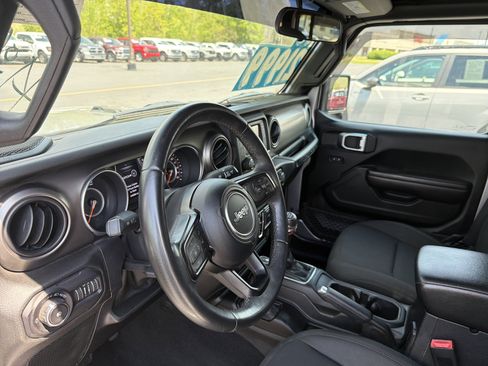 Used 2018 Jeep Wrangler Unlimited Sport S AWD/4WD image 13