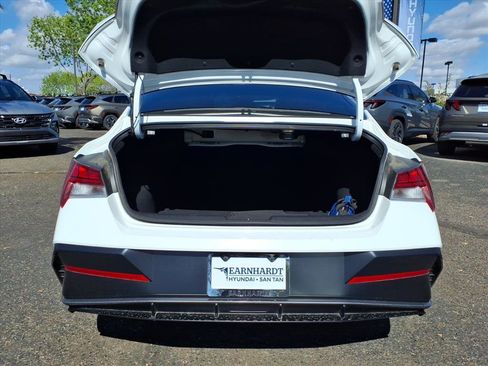 Certified 2025 Hyundai Elantra Limited image 10