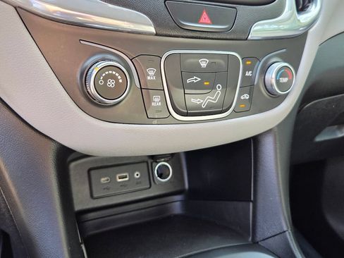 Used 2019 Chevrolet Equinox LT FWD image 21