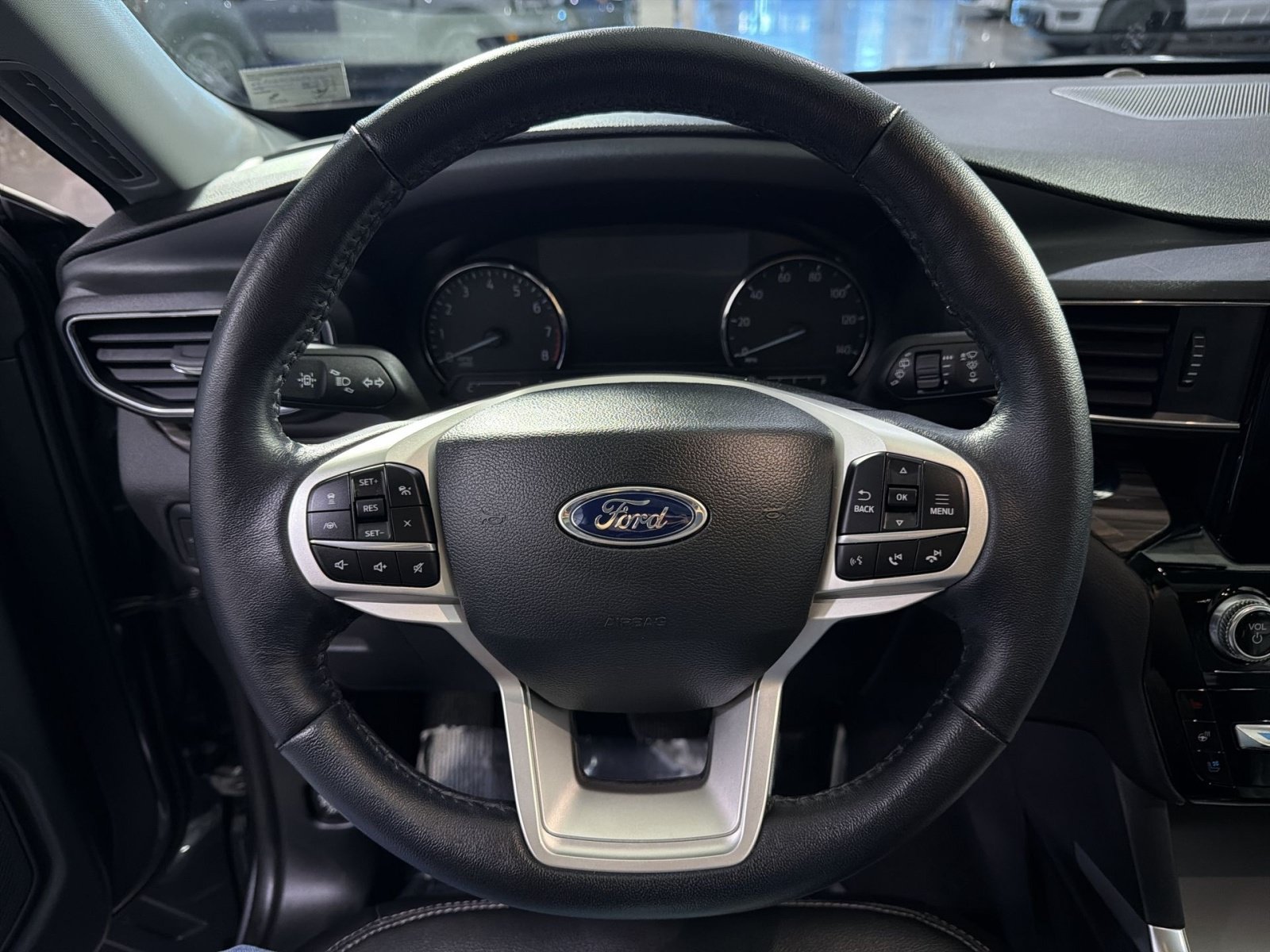Used 2023 Ford Explorer Limited w/ Limited Technology Package AWD/4WD image 25