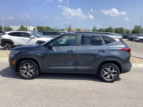 Used 2022 Kia Seltos EX AWD/4WD image 8