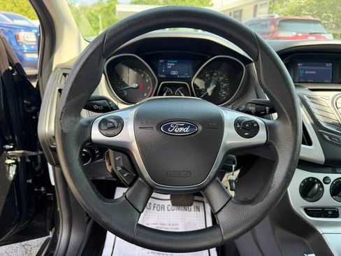 Used 2014 Ford Focus SE w/ SE Winter Package FWD image 20