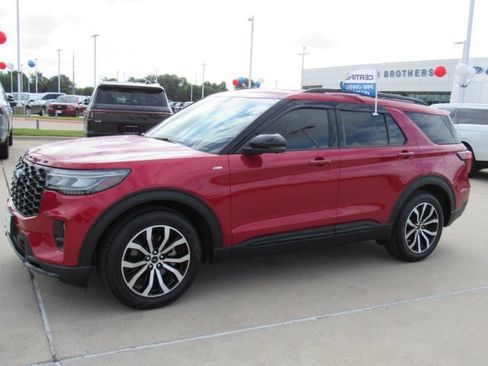 Certified 2025 Ford Explorer ST-Line w/ Premium Package RWD image 3