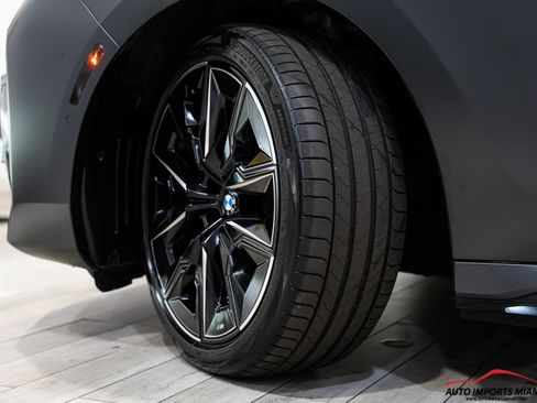 Used 2023 BMW i7 xDrive60 w/ Executive Package 2 AWD/4WD image 94