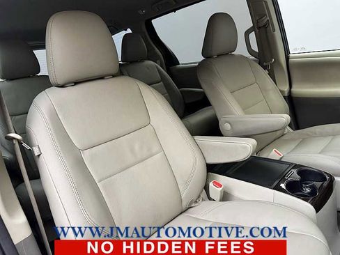 Used 2020 Toyota Sienna XLE image 24
