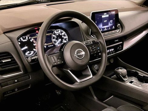 Used 2023 Nissan Rogue SV image 12