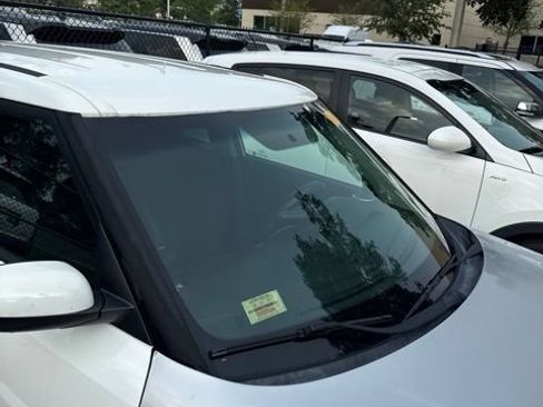 Used 2015 Kia Soul FWD image 11