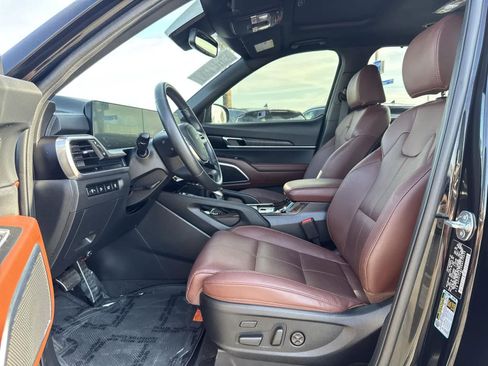 Used 2024 Kia Telluride SX w/ Towing Package image 2