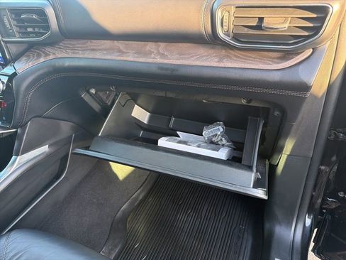 Used 2023 Ford Explorer Platinum w/ Technology Package image 31