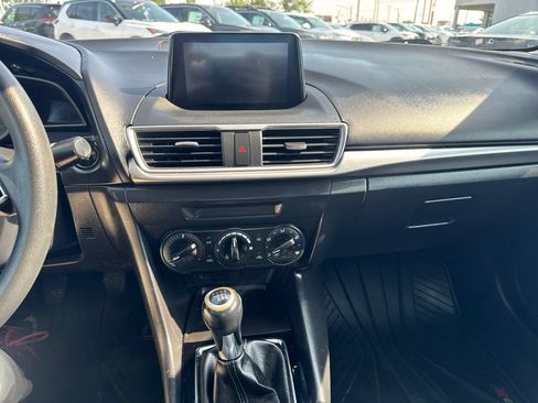 Used 2018 MAZDA MAZDA3 Sport FWD image 13