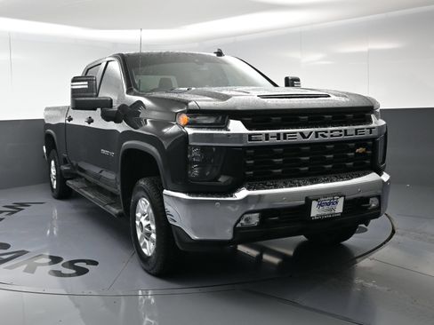 Used 2021 Chevrolet Silverado 2500 LT w/ Convenience Package AWD/4WD image 3