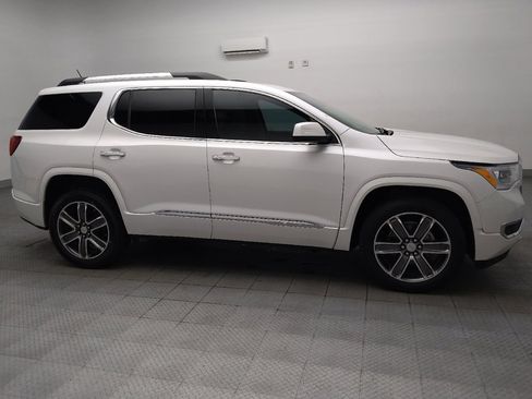 Used 2018 GMC Acadia Denali w/ Technology Package FWD image 11