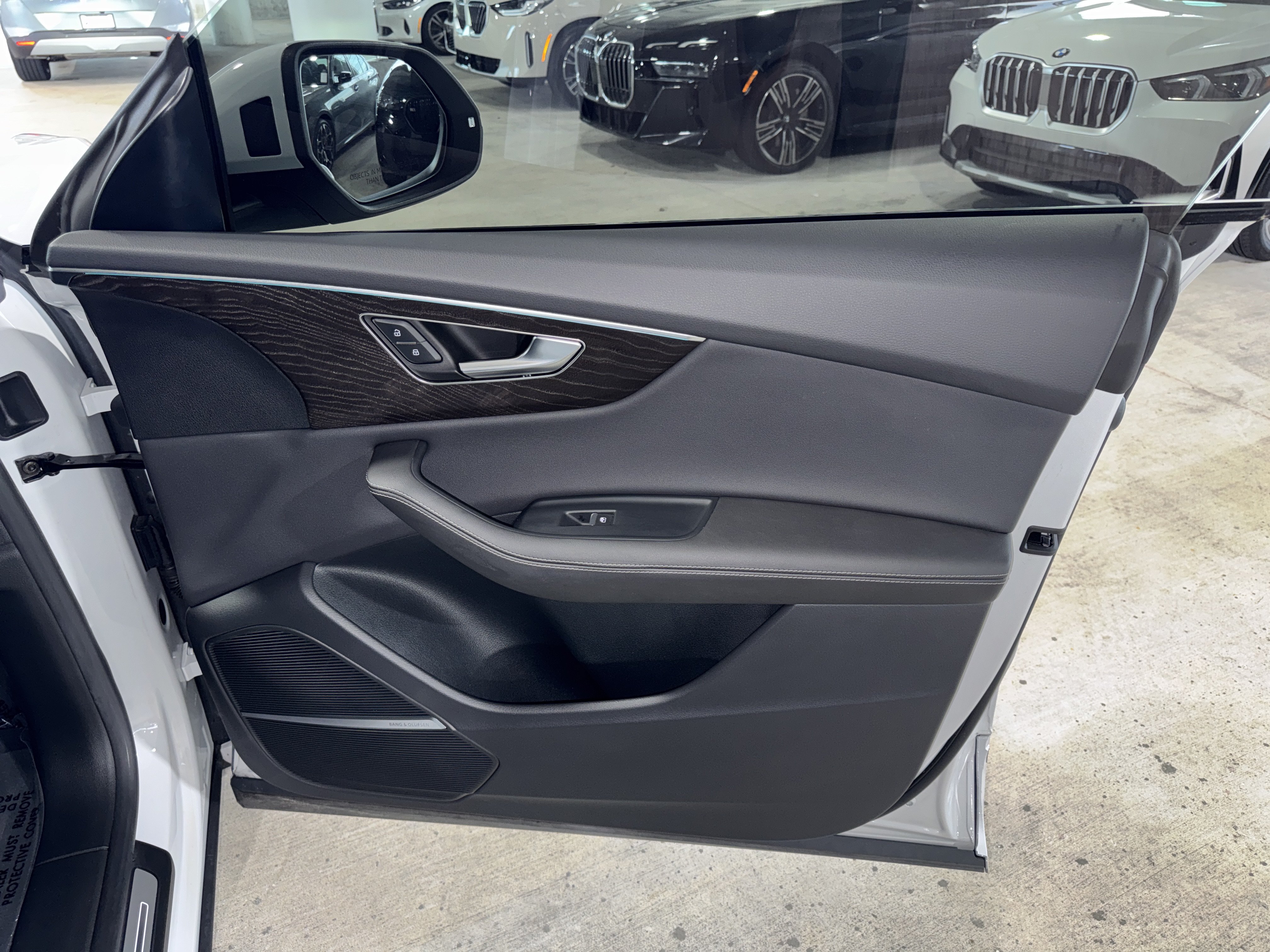 Used 2023 Audi Q8 Prestige AWD/4WD image 9