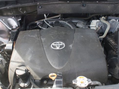 Used 2019 Toyota Highlander XLE FWD image 22