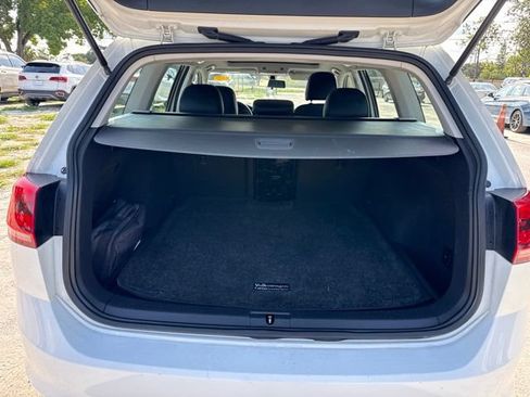 Used 2017 Volkswagen Golf S FWD image 7
