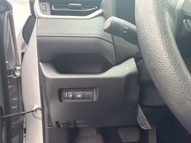 Used 2022 Toyota RAV4 LE AWD/4WD image 25