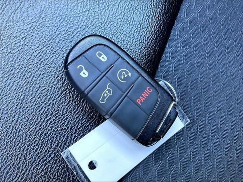 Used 2022 Jeep Compass Latitude w/ Convenience Group image 11