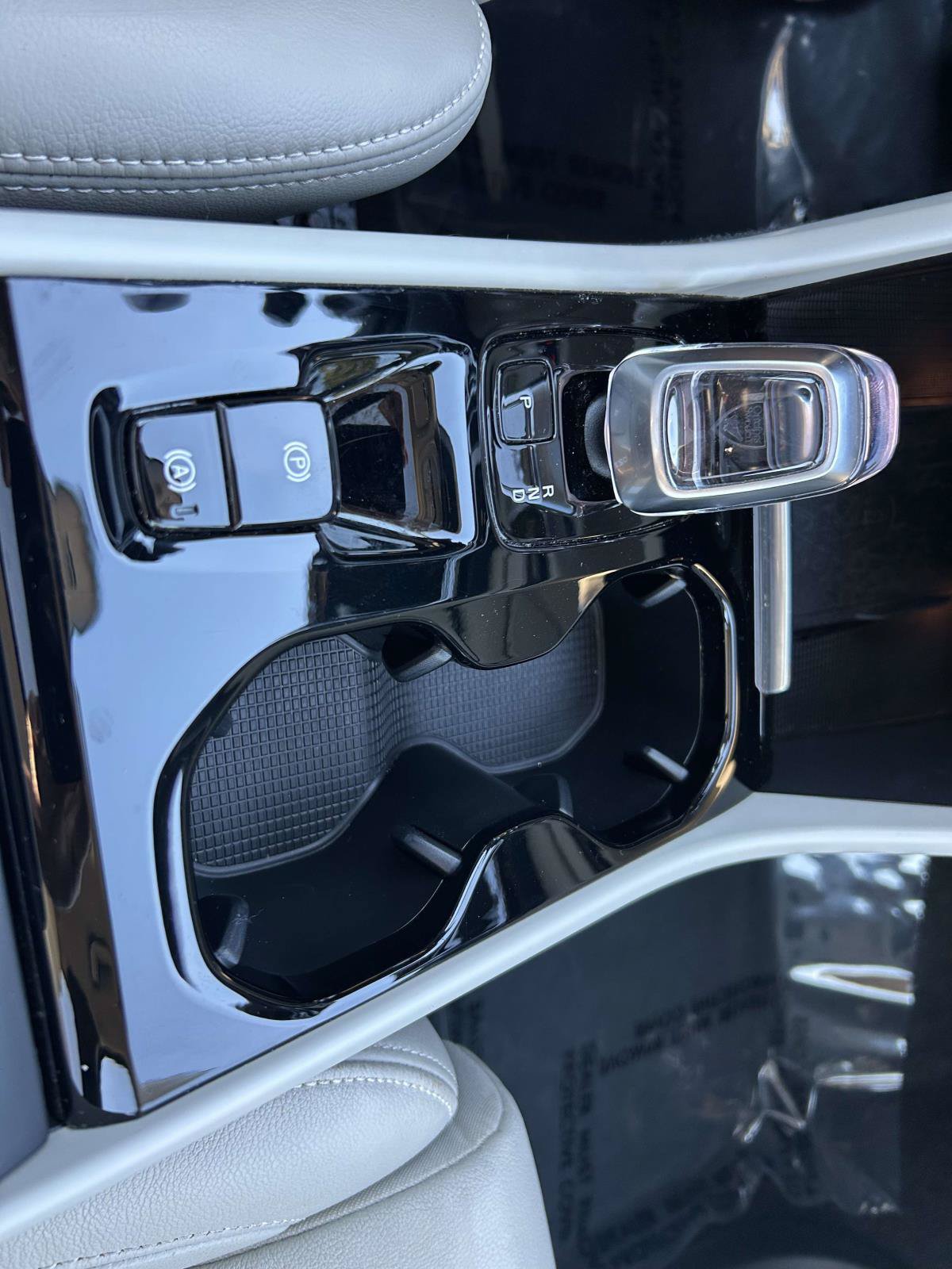 Certified 2024 Volvo XC40 B5 Plus w/ Climate Package AWD/4WD image 22