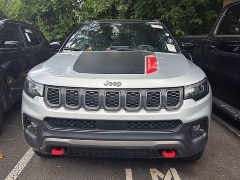 Used 2024 Jeep Compass Trailhawk AWD/4WD image 2