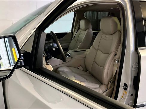 Used 2019 Cadillac Escalade Luxury image 9