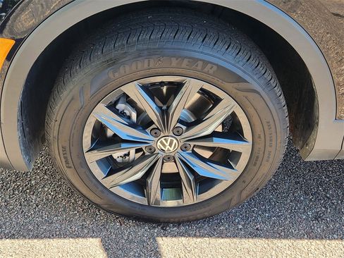 Used 2024 Volkswagen Tiguan SE image 23