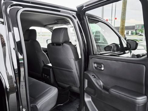 Used 2024 Nissan Frontier SV w/ SV Convenience Package RWD image 11