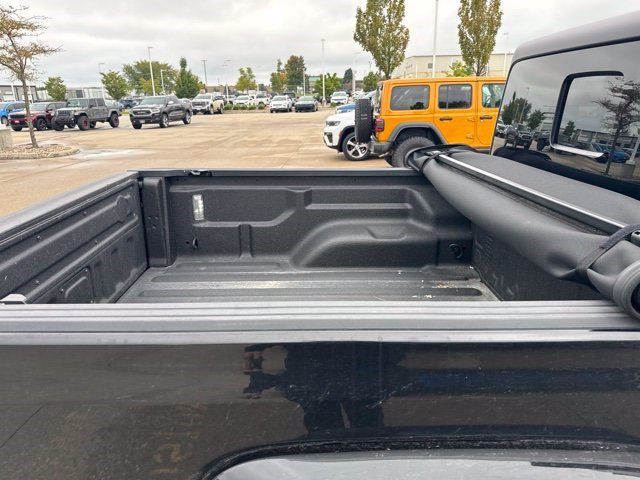 Used 2023 Jeep Gladiator Sport AWD/4WD image 7