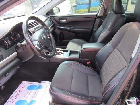 Used 2016 Toyota Camry SE w/ Moonroof Package image 11