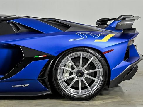 Used 2021 Lamborghini Aventador SVJ AWD/4WD image 10