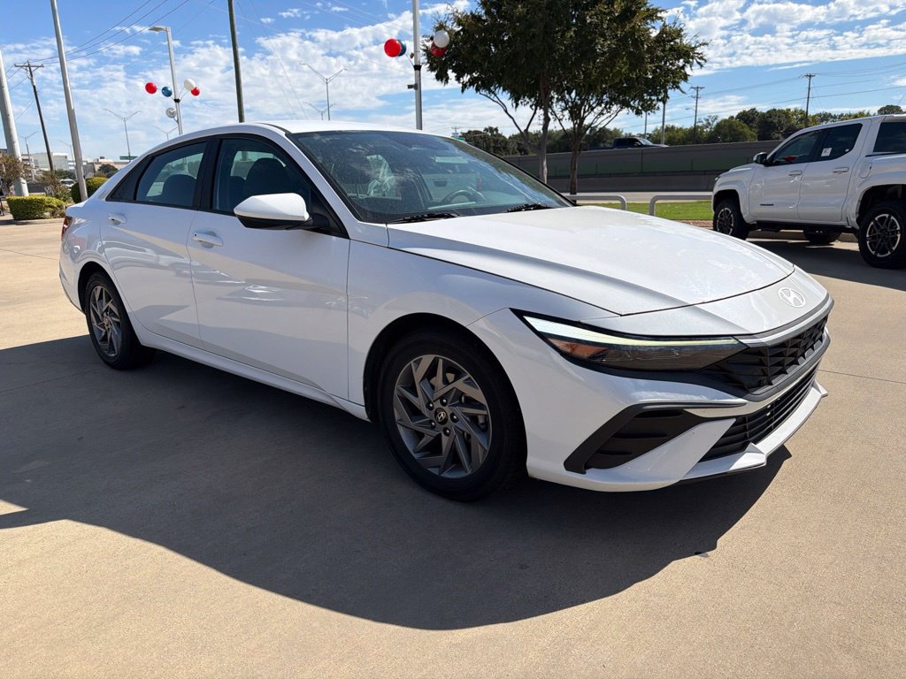 Used 2024 Hyundai Elantra SEL FWD image 13
