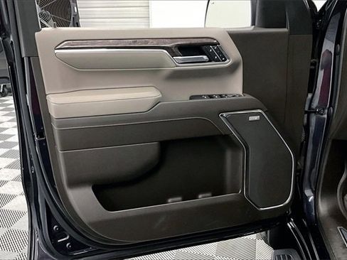 Used 2022 Chevrolet Silverado 1500 LTZ w/ LTZ Premium Package image 17