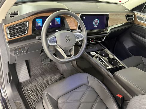 Used 2026 Volkswagen Atlas SE w/ Black Wheel Package FWD image 4
